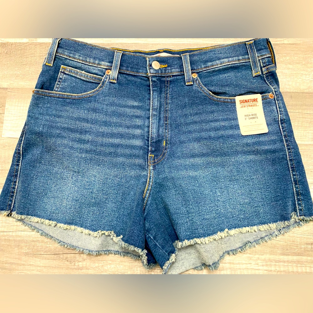 NWT Signature by Levi’s Women's Heritage 3" High Rise Shorts, size 16, W33